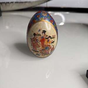 Vintage Japanese Royal Satsuma Hand Painted Moriage Geisha Egg